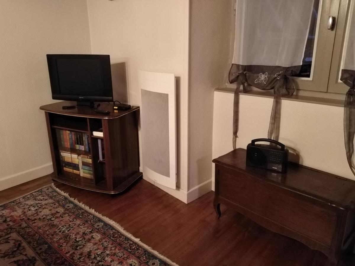 Maison familiale Voutezac Bagian luar foto