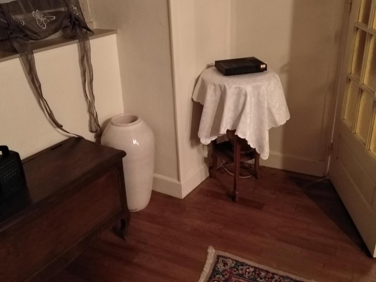 Maison familiale Voutezac Bagian luar foto